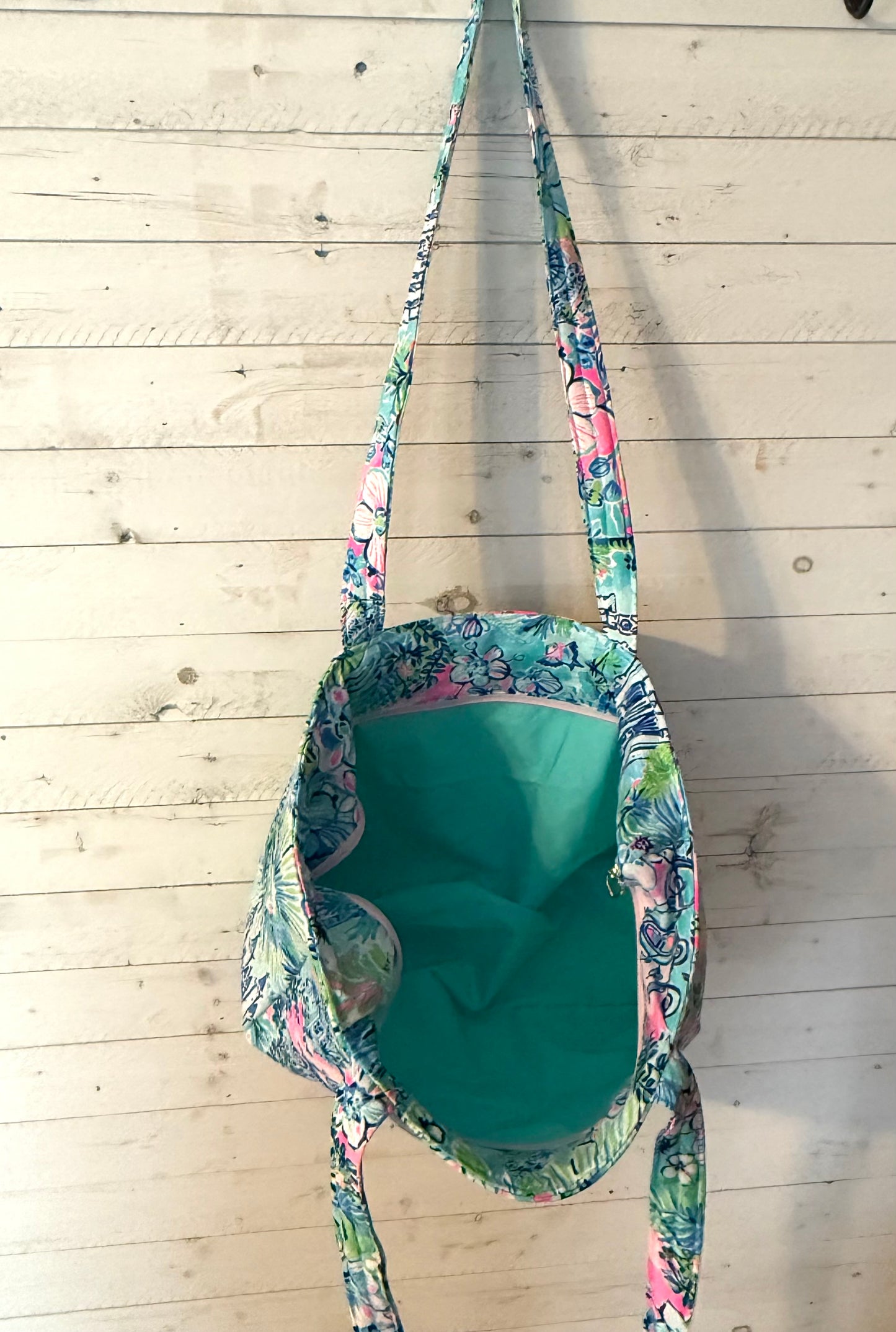 Large zipped Tote
